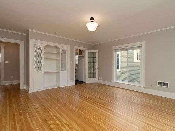 3rd image of 2528 Queen Anne Ave N APT 3