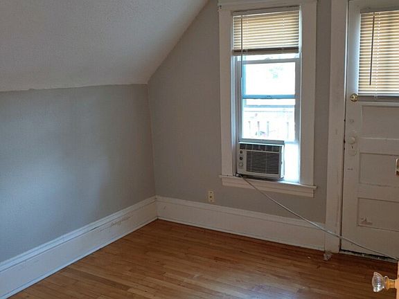 4th image of 1064 25th Ave SE