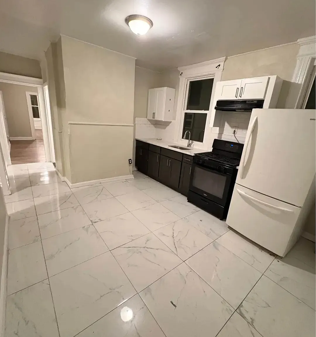 3 bed, 1.5 bath, $2,000 — Photo 2