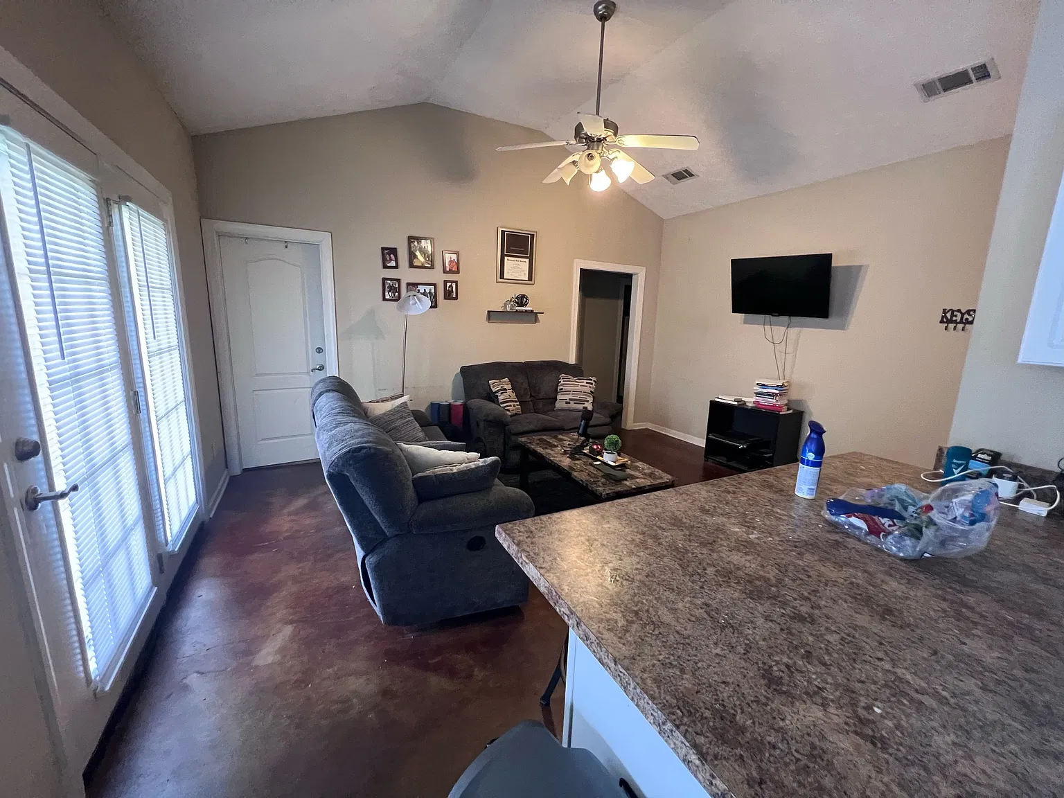3 bed, 1370 sqft, $1,680 — Photo 4