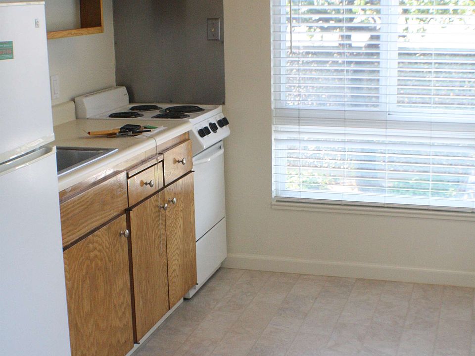 1st image of 902 Peninsula Ave APT 202