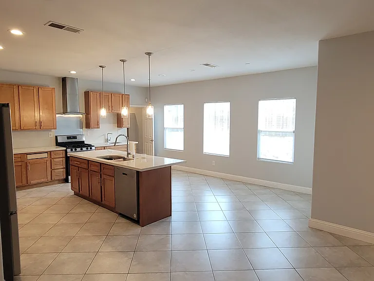 719 Morales Ct — Photo 4