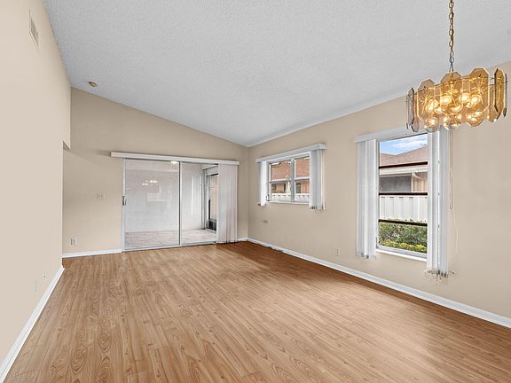 4th image of 8101 Sweetbriar Way #B