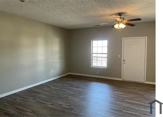 4618 W Market St #203 — Photo 2