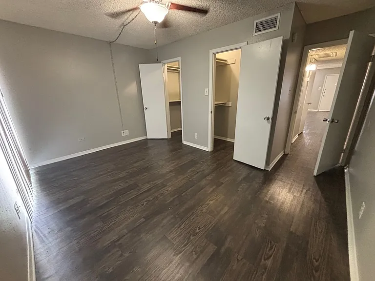 Edinburg Place Apartments — Photo 29