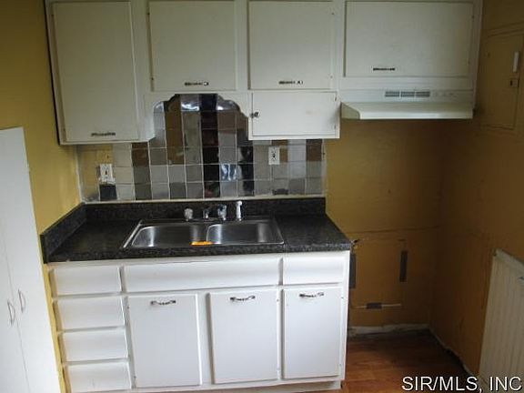 3rd image of 1215 McKinley St