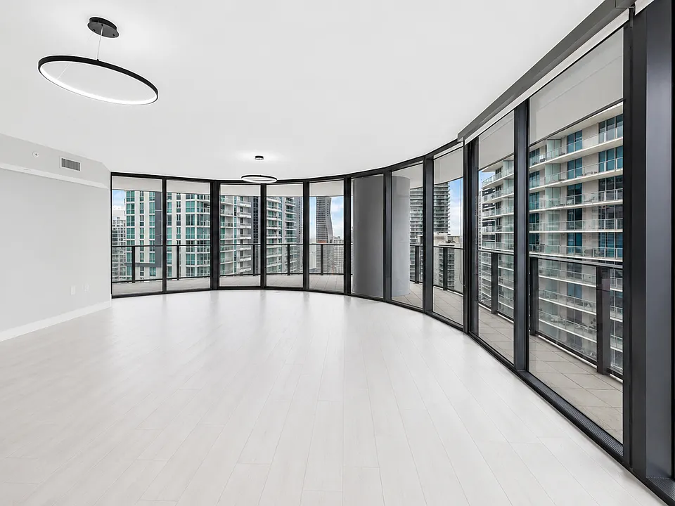 1000 Brickell Plz #39