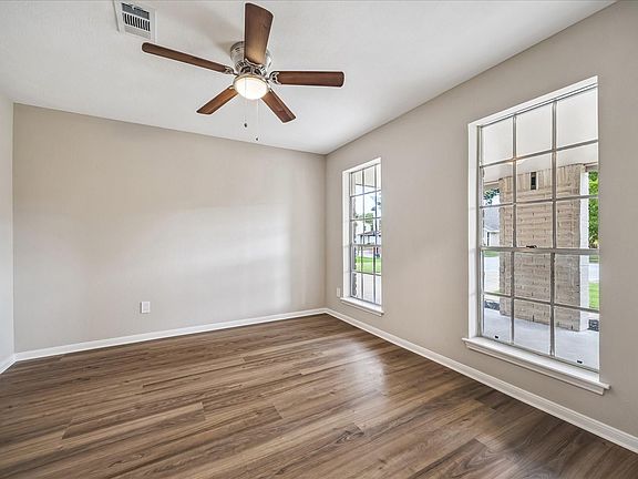 3rd image of 3114 Mission Valley Dr