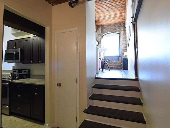 4th image of 1107 S Peters St APT 417