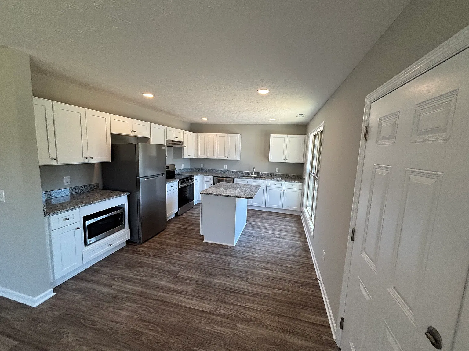 2 bed, 1000 sqft, $1,400 — Photo 3