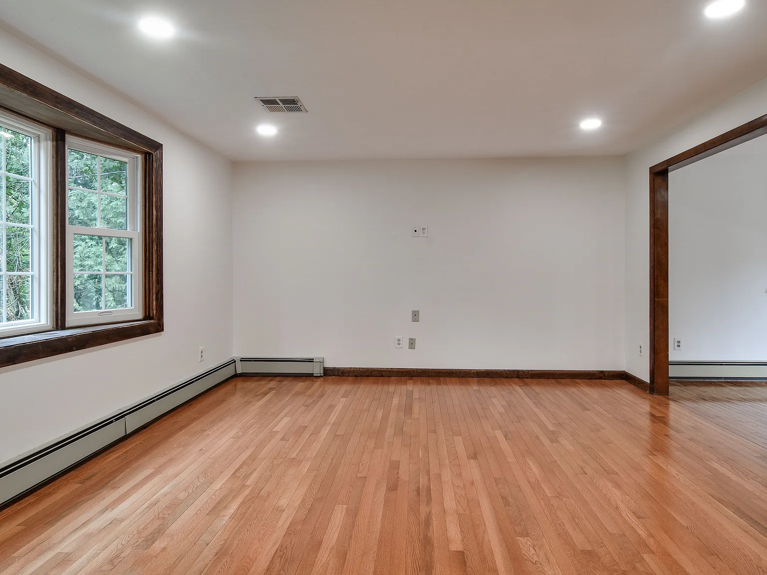3 bed, 2.5 bath, 2386 sqft, $4,800 — Photo 2