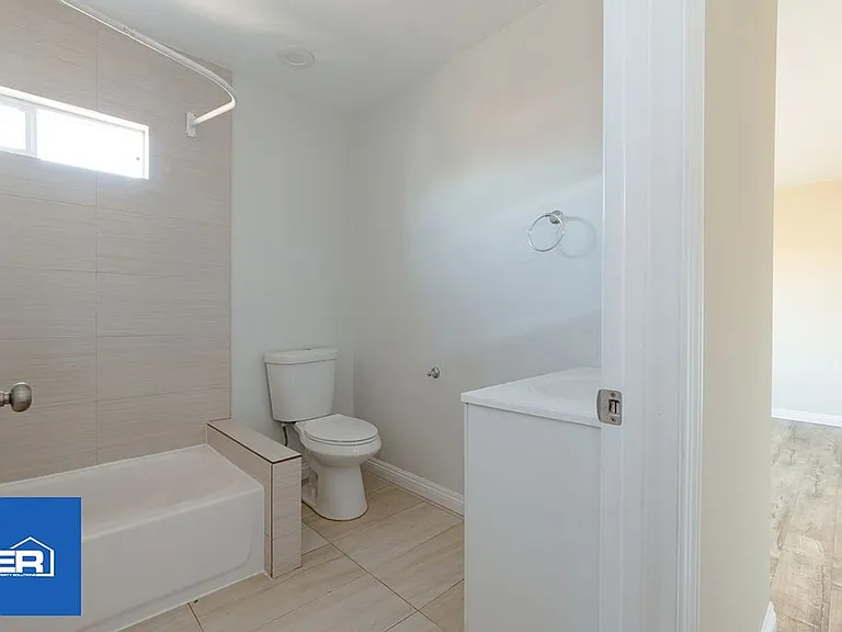 2722 E Cincinnati St — Photo 8