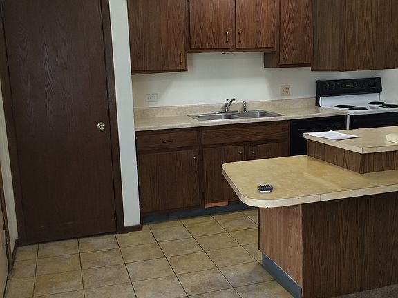 2nd image of 635 Oriole Ct