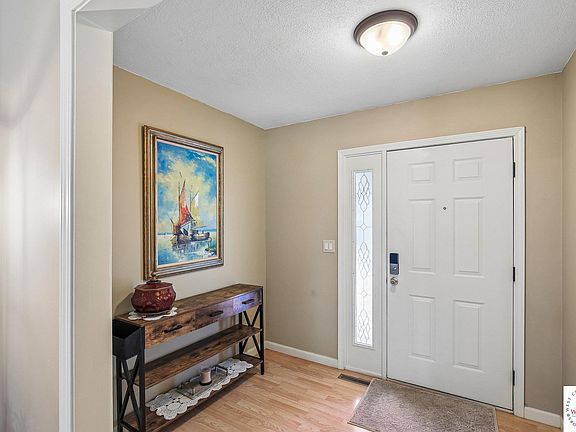 4th image of 1464 Grandview Dr