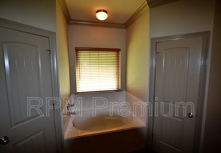 4836 Rollins Rd — Photo 17