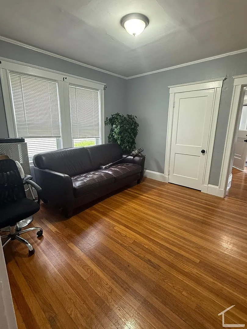 32 Matchett St — Photo 4