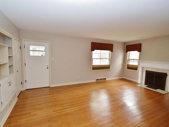 3rd image of 212 E Dominion Blvd