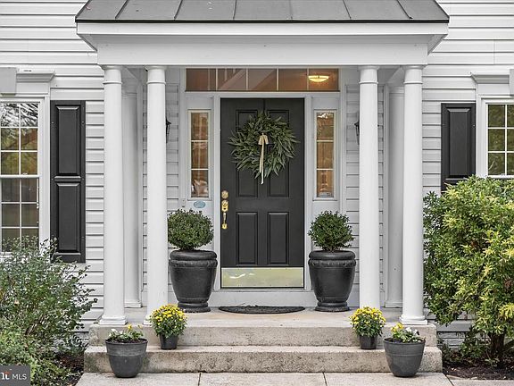 3rd image of 37009 Philomont Rd