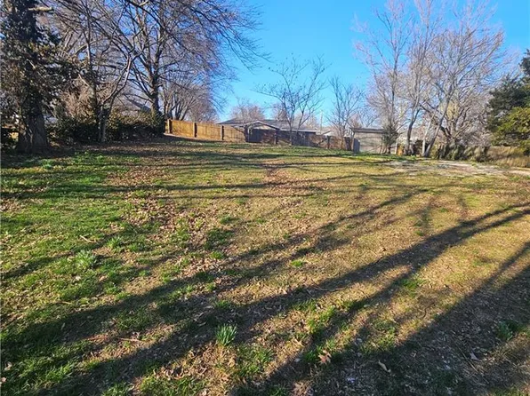 1904 Taylor St, Lexington, MO 64067