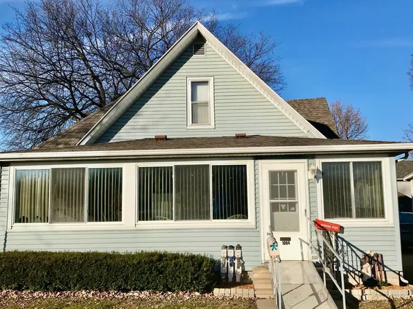 1004 W 3rd St, Winona, MN 55987