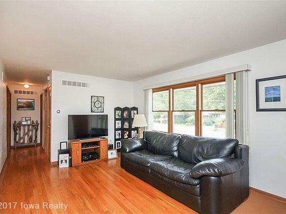 3rd image of 604 N J St