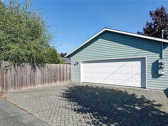 3rd image of 2825-2827 Nevada St