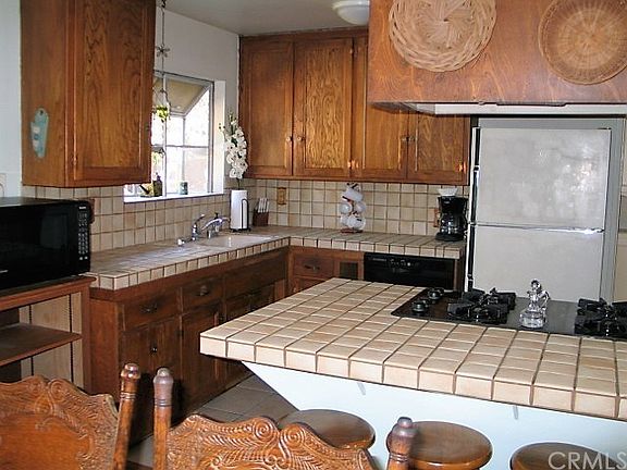 4th image of 5641 Santa Catalina Ave