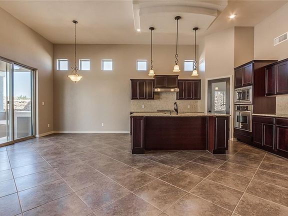 3rd image of 12399 Pleasant Crest Ave