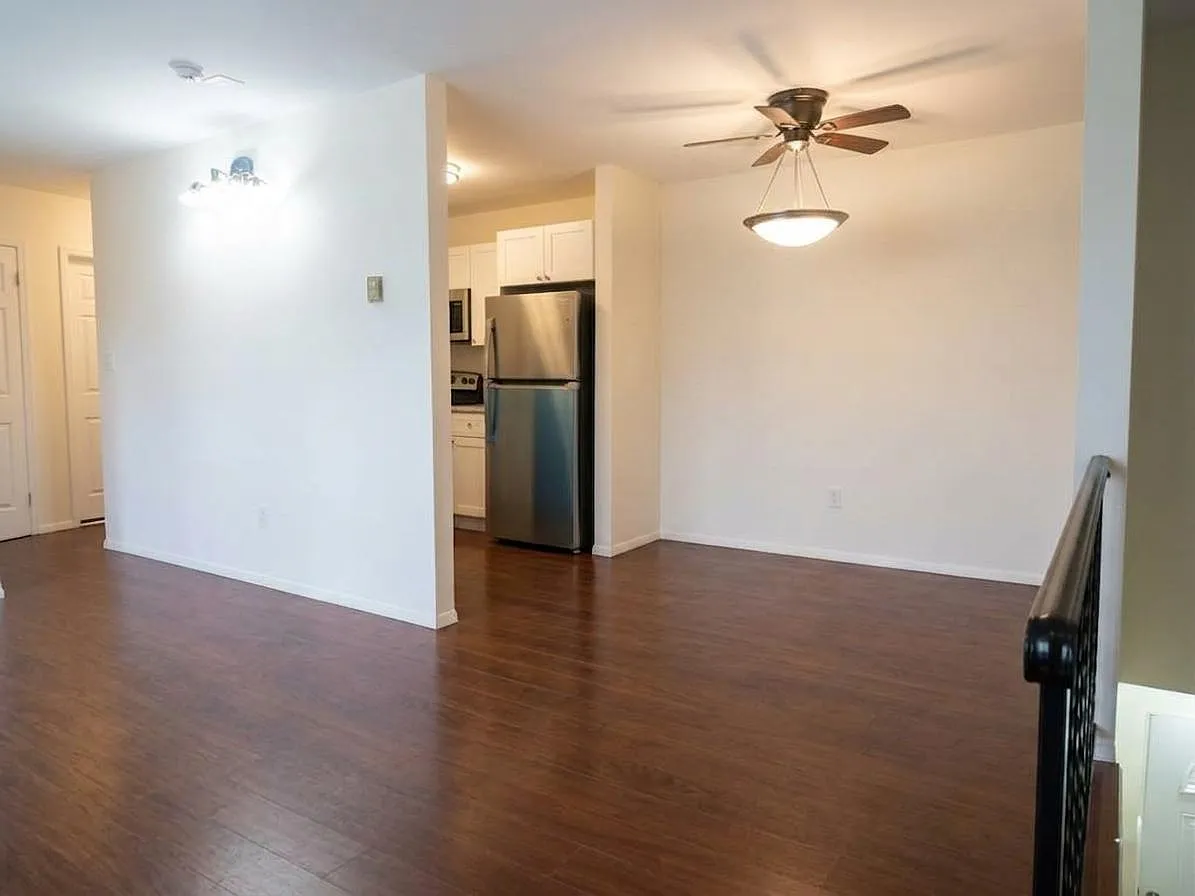12 Athens Court - 12 — Photo 3