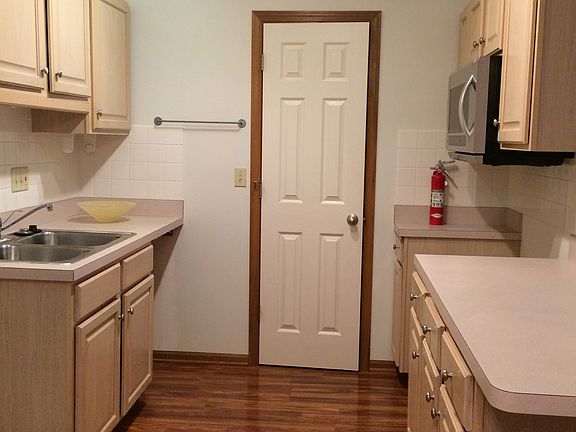 5th image of 2751 Shakespeare Ln