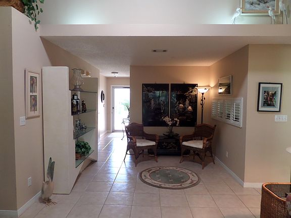 4th image of 262 Parkwood Cir