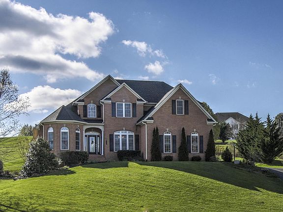 5th image of 438 Scarlet Dr