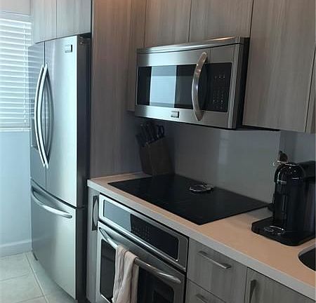 3rd image of 3250 NE 28th St APT 812