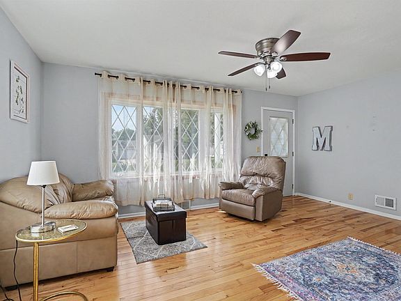 4th image of 1740 Corning Ave