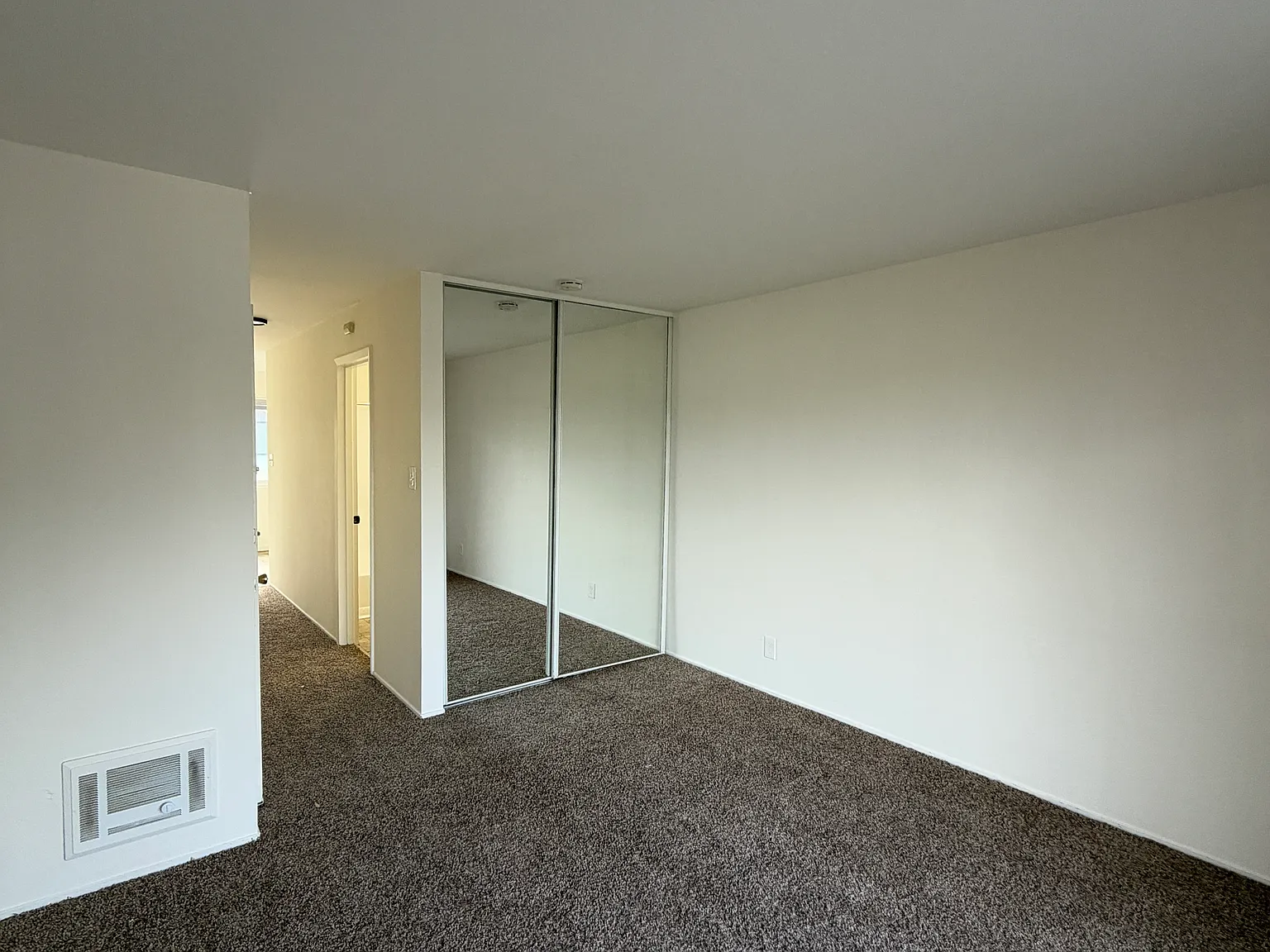 Studio, $2,400 — Photo 3