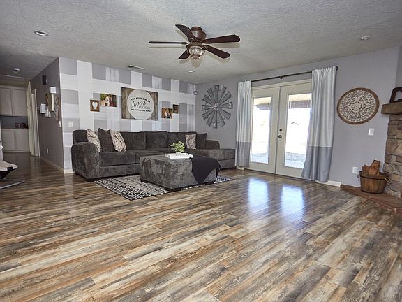 4th image of 14538 Jelan Ave
