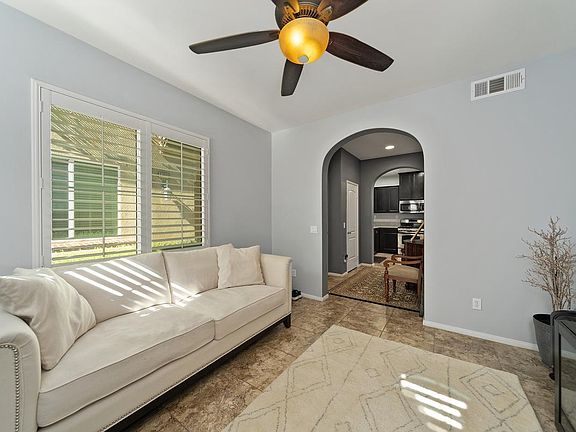 3rd image of 37421 Paseo Violeta