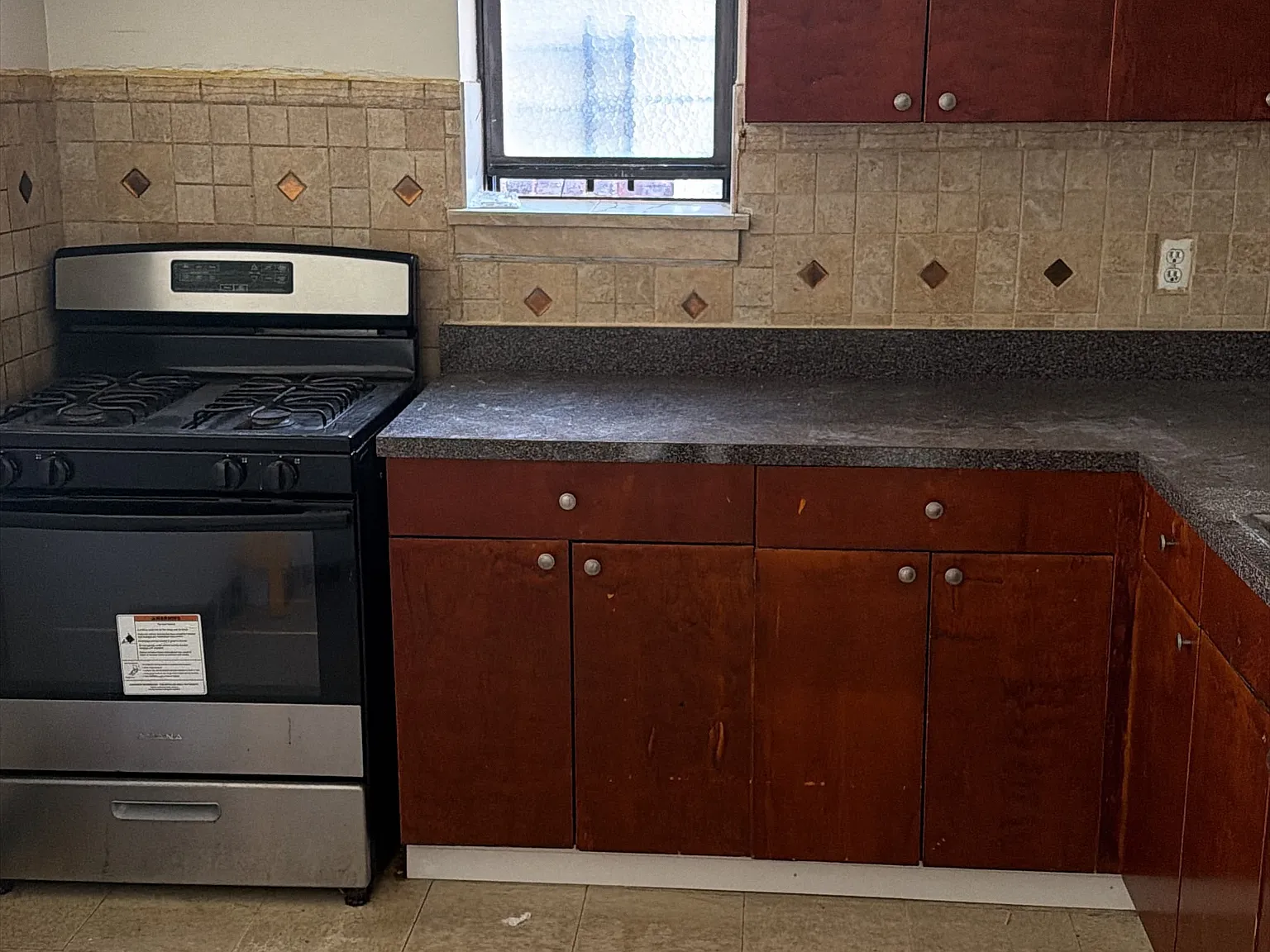 3 bed, 1131 sqft, $3,750 — Photo 2