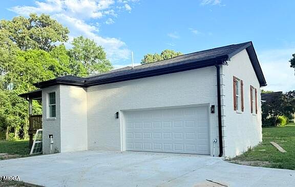 2nd image of 2660 Heath Rd