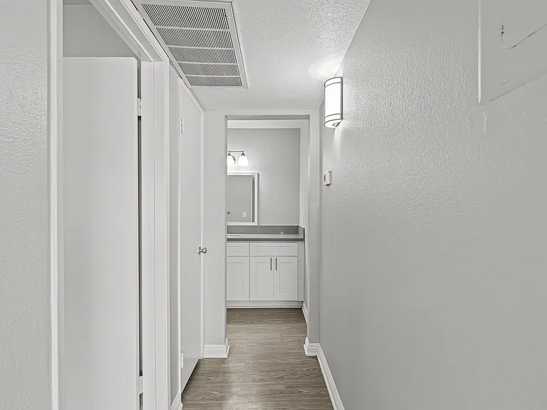 Cerro Vista Apartments — Photo 17