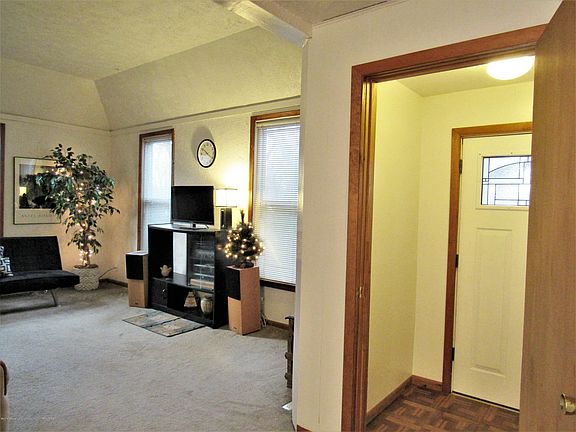 3rd image of 304 N Dunbar St