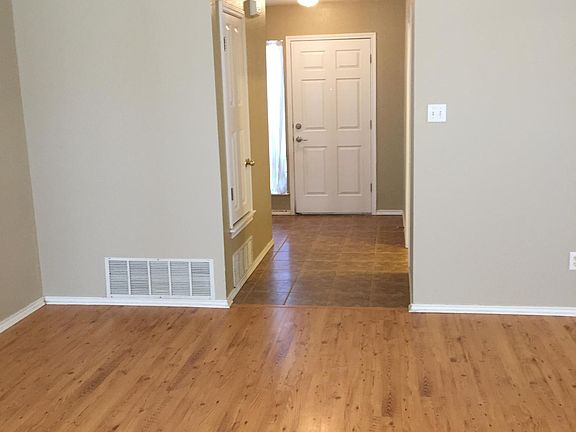 3rd image of 4621 Stratford Ct