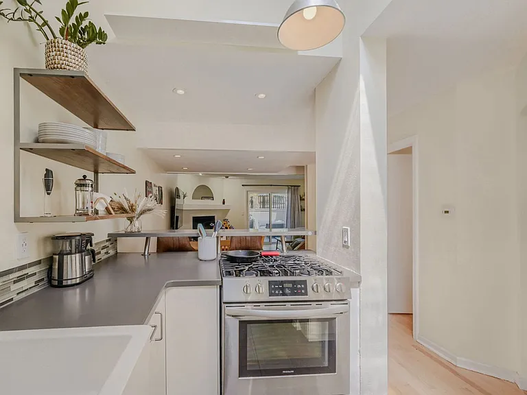 3015 Edison Ct — Photo 6
