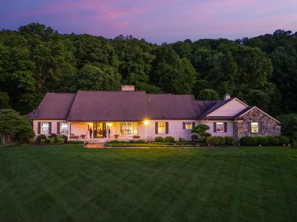 160 Fairway Dr, Abingdon, VA 24211