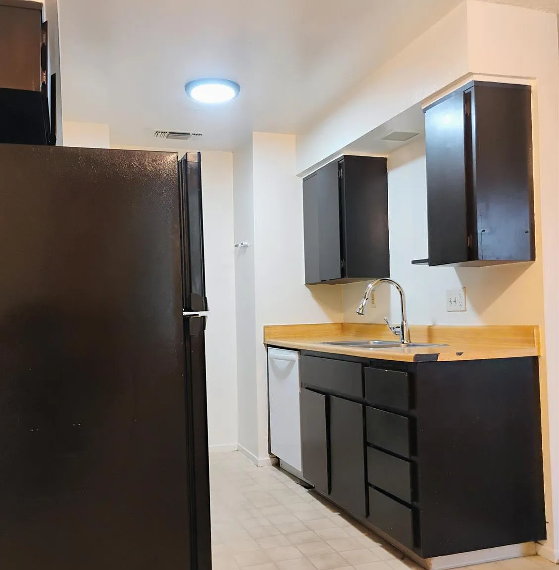 3 bed, 950 sqft, $1,625 — Photo 2