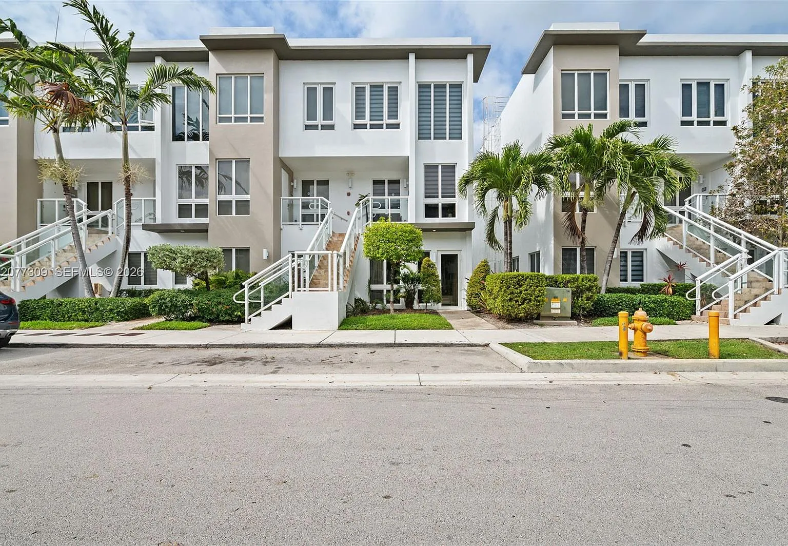 Landmark At Doral Condo — Photo 1
