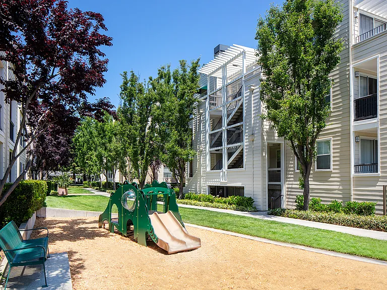 The Hamptons Apartment Homes — Photo 20
