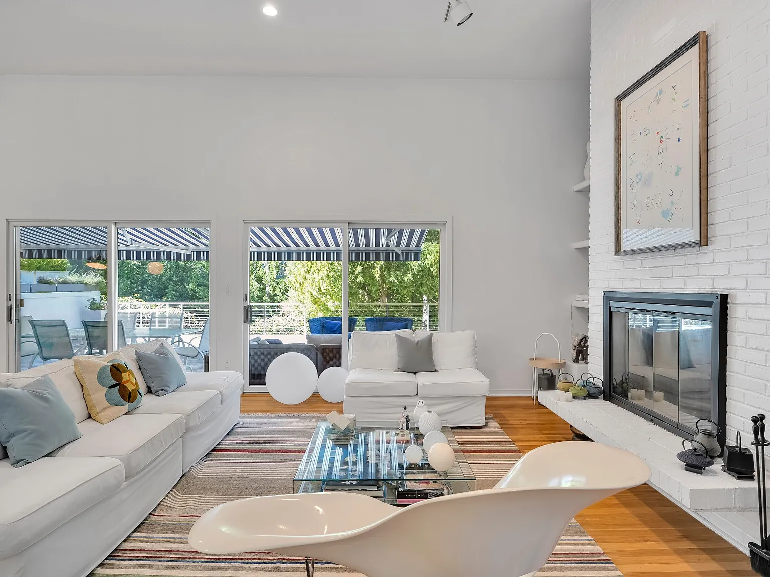 Quogue Village Contemporary — Photo 3