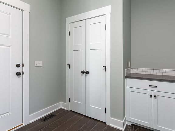 3rd image of 2829 Candi Ln NW
