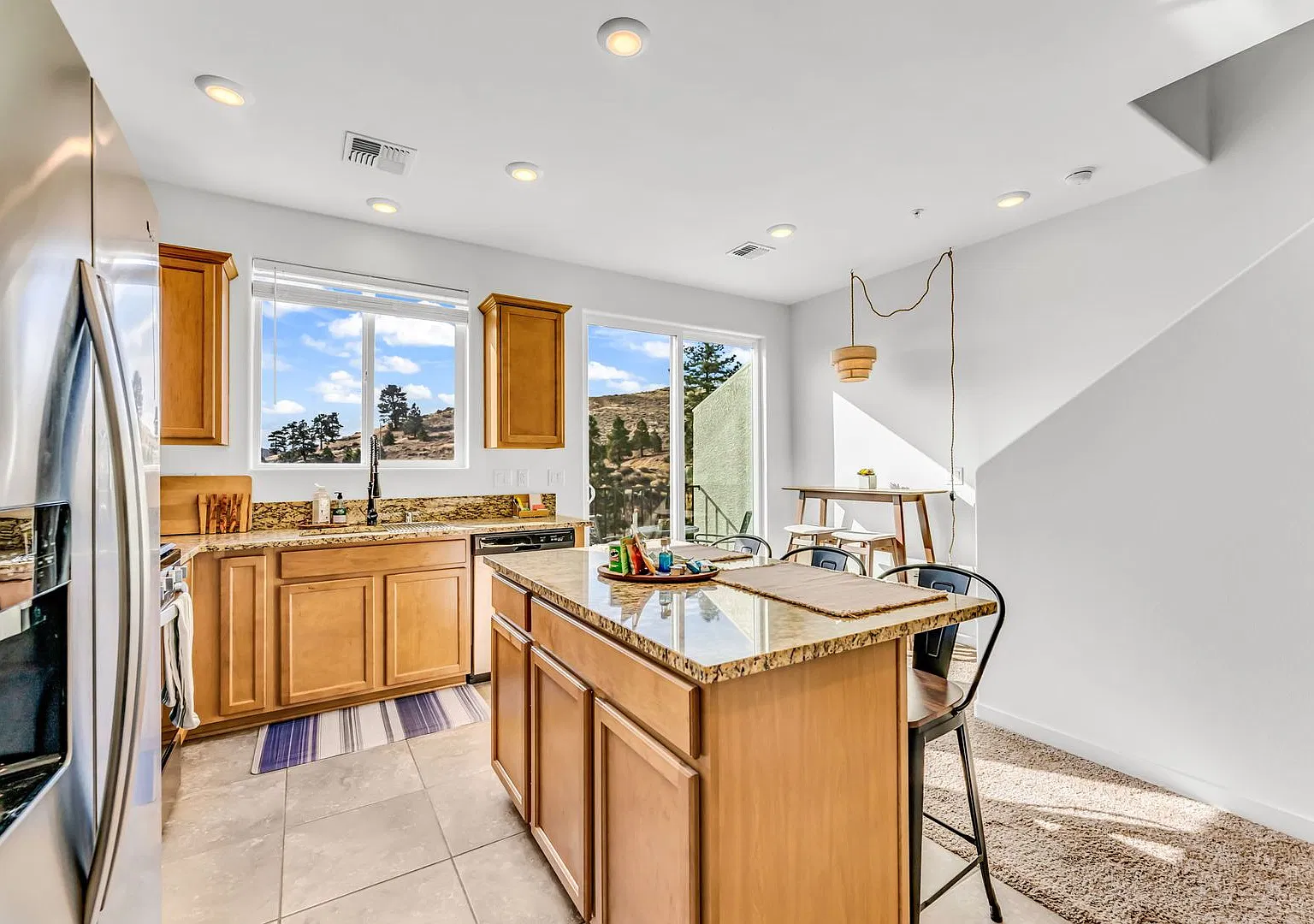 Fully Furnished Townhome With Utilities Included And Flexible Lease Options Available. — Photo 4